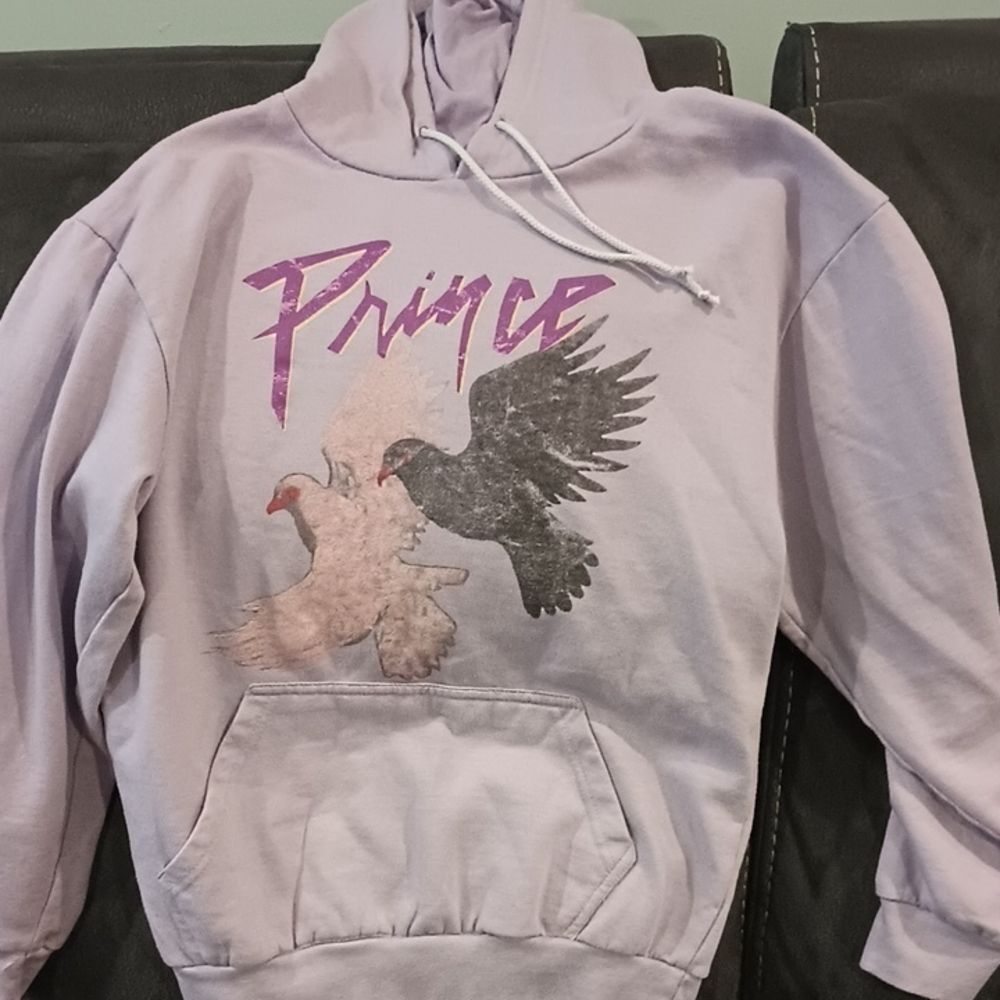 Purple Rain Tour 1984 Vintage Graphic Hoodie with Doves M